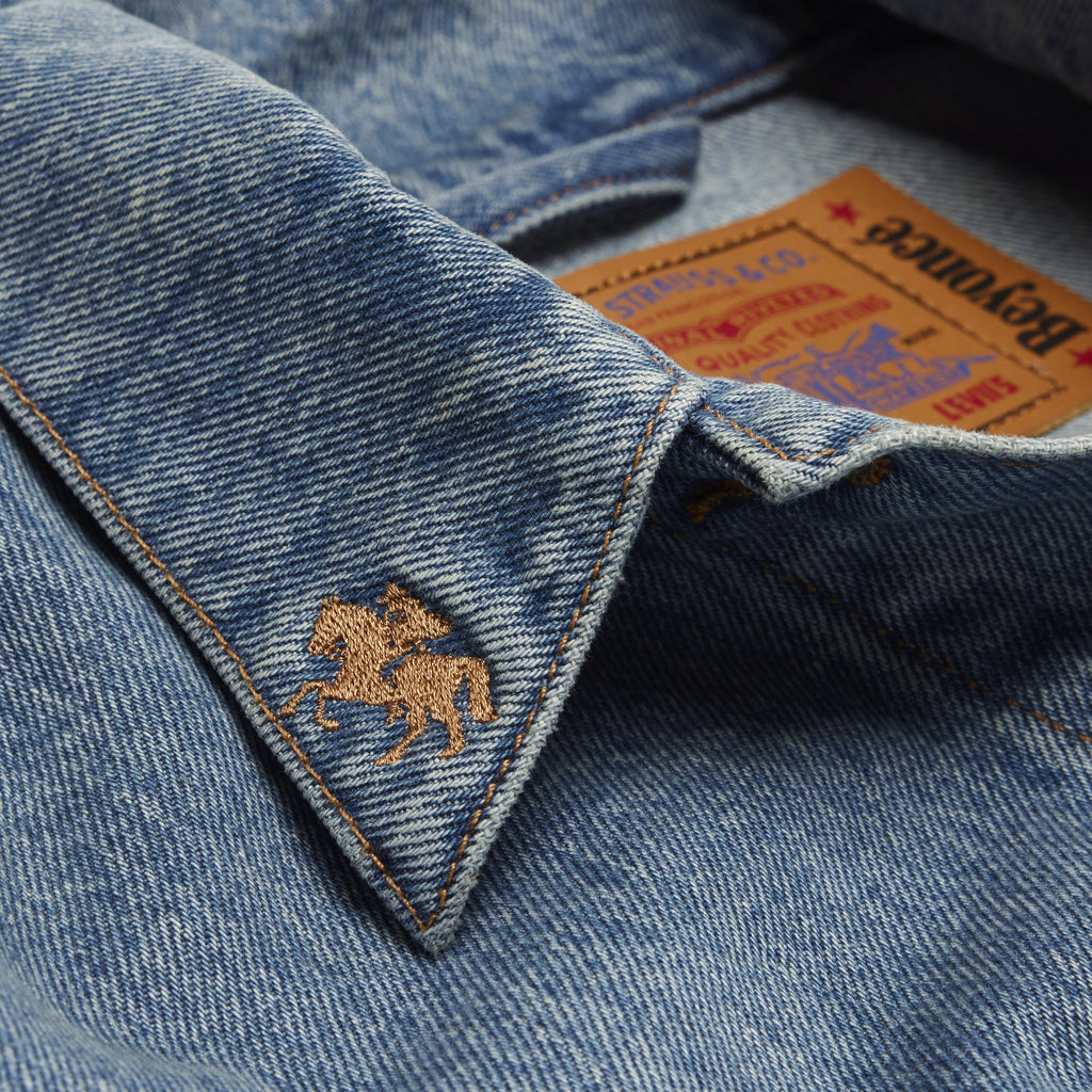 BEYONCÉ X LEVI'S® '90S SHRUNKEN TRUCKER AUTHENTIC FINISH - image 4